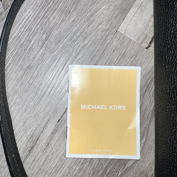 michael kors saffiano cross body bag. - Picture 5 of 5